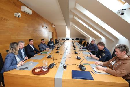 Podpis pogodbe VGV 1 za PGD Dolenja vas 16 Foto Ljubo Vukelič